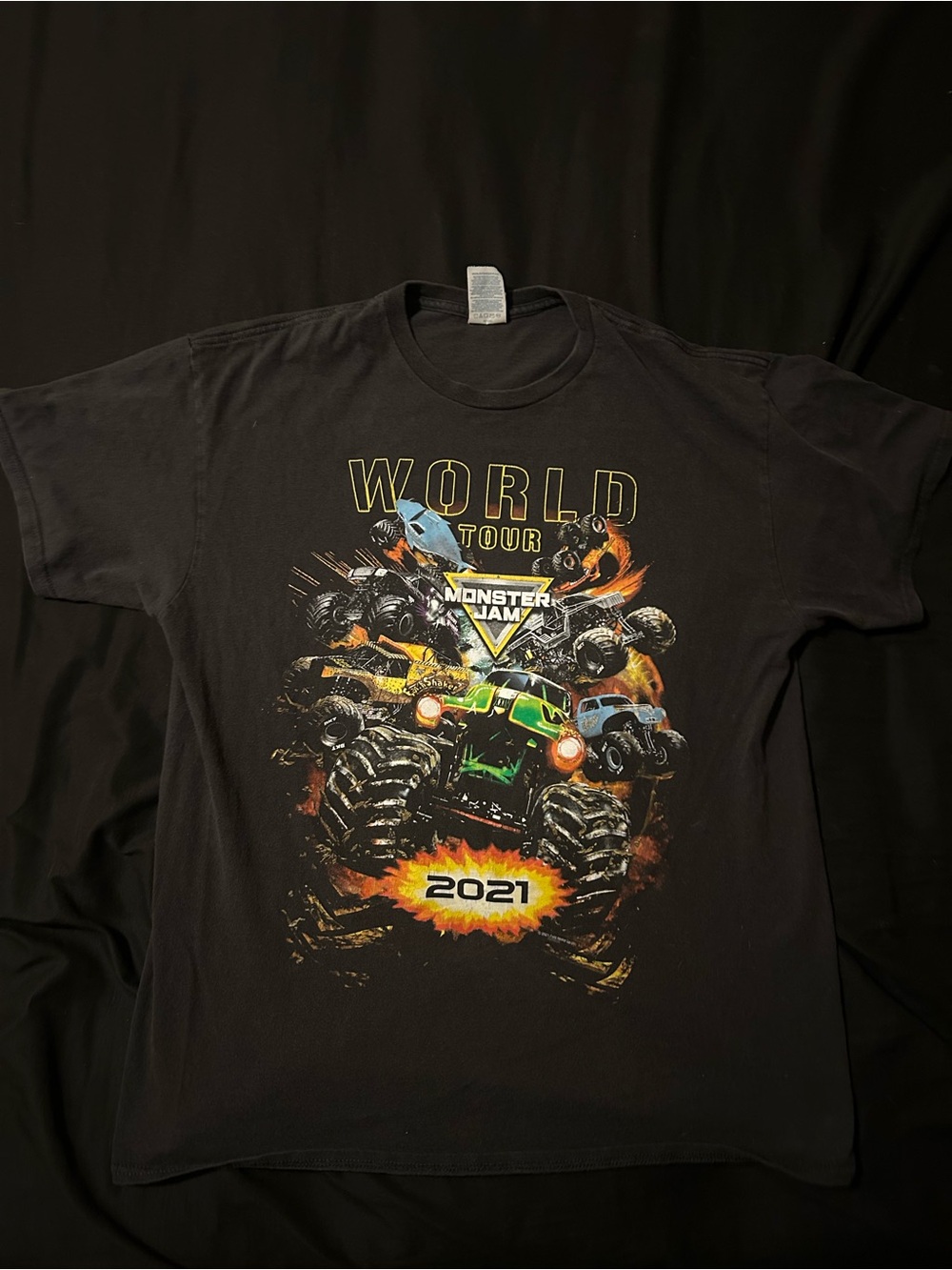 Monster Jam 2021 World Tour Men’s Large Grave Digger shirt
